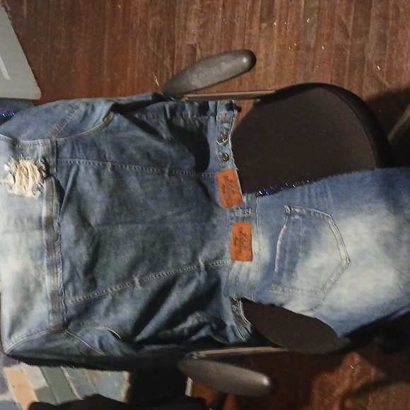 Clothes - Picture 2 of 4